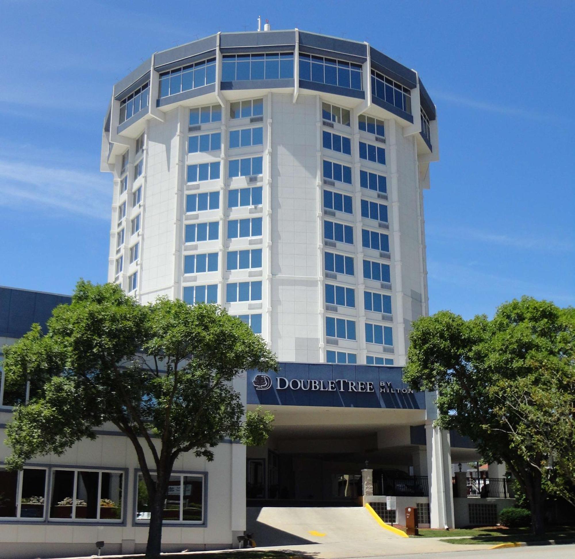 Doubletree By Hilton Jefferson City Bagian luar foto