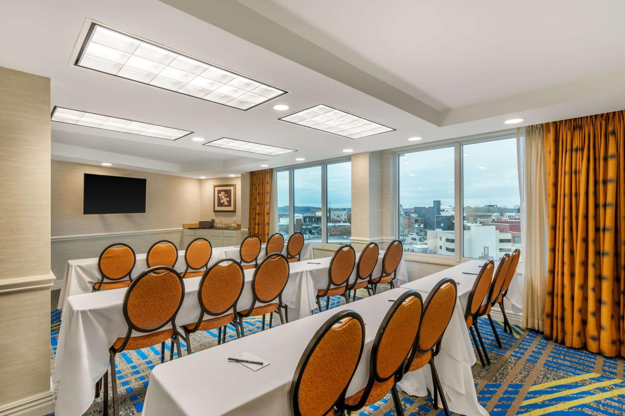 Doubletree By Hilton Jefferson City Bagian luar foto