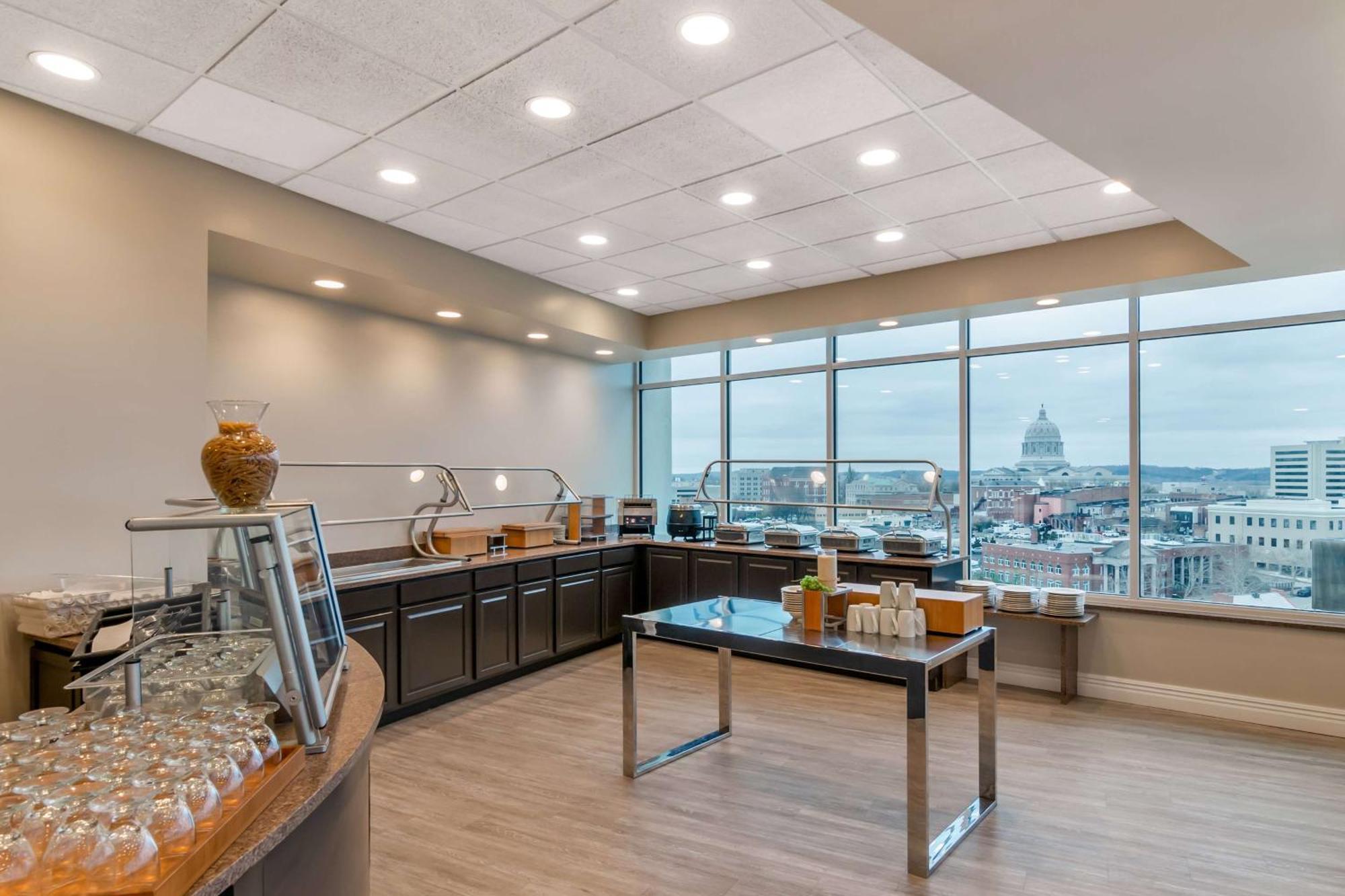 Doubletree By Hilton Jefferson City Bagian luar foto