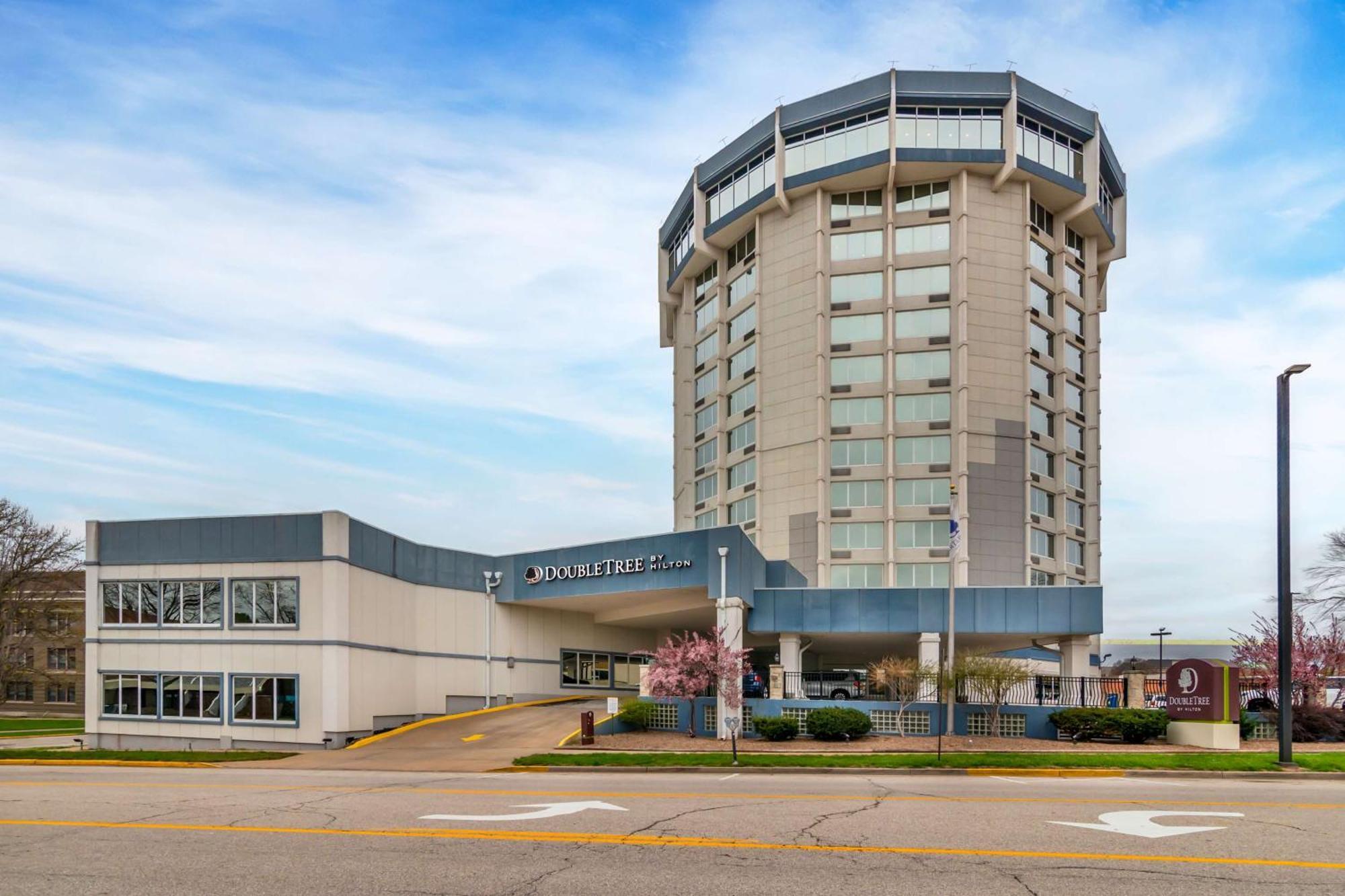 Doubletree By Hilton Jefferson City Bagian luar foto