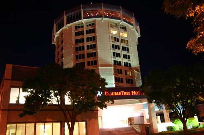 Doubletree By Hilton Jefferson City Bagian luar foto